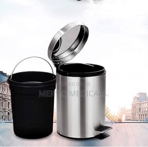 Pedal Dustbin 12 Litres ( Stainless) · Photo 1