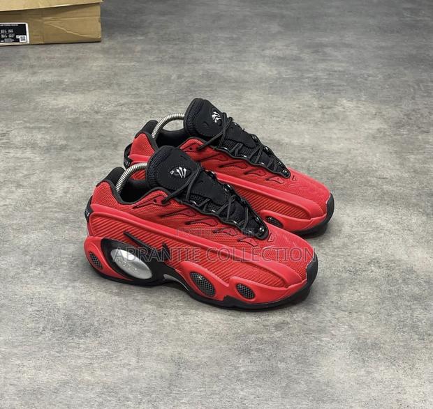 Nike Nocta Crimsom Glide · Photo 4