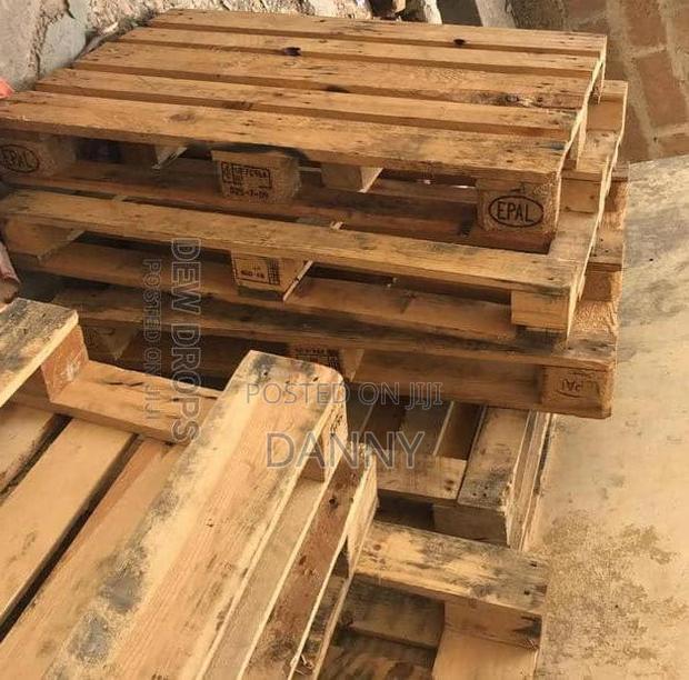 Wooden Pallets, Plastic Pallets · Photo 2