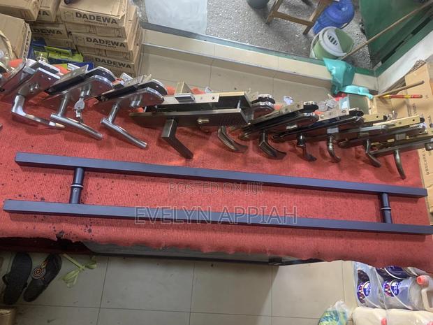 4ft Black Stainless Pull Handle (Heavy) · Photo 4