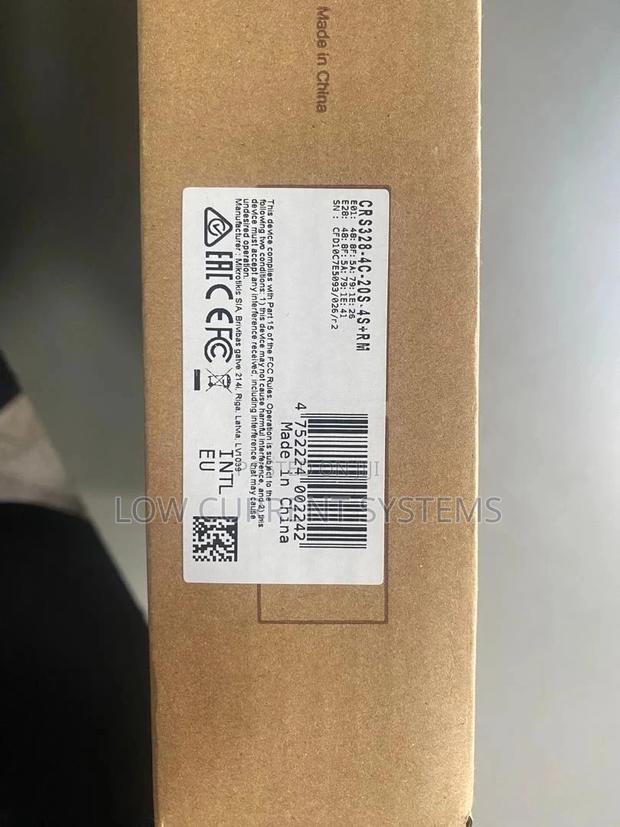 Mikrotik Cloud Switch Crs328-4c-20s-4s+Rm · Photo 3