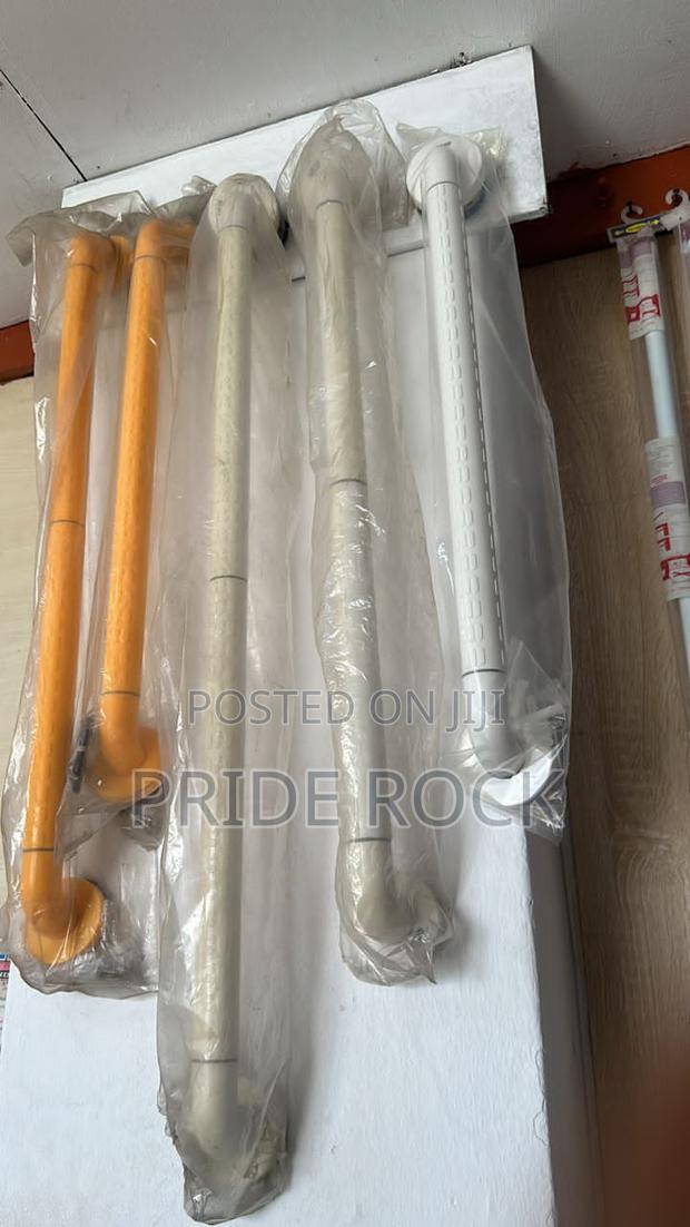 Hand Grab Bar, Towel Bar Plastic but Heavy and Quality · Photo 2