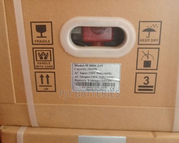 Solar Power Inverter W2000 · Photo 4