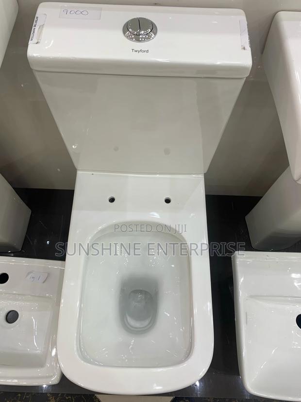 Twyford Square Water Closet · Photo 3
