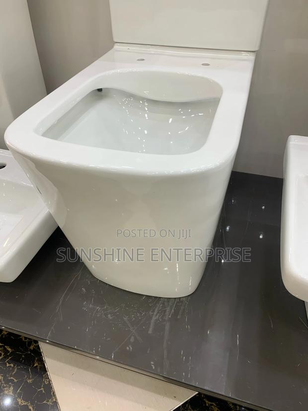 Twyford Square Water Closet · Photo 4