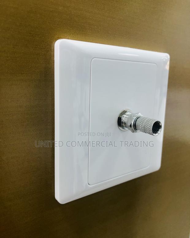 TV Socket (White) · Photo 4