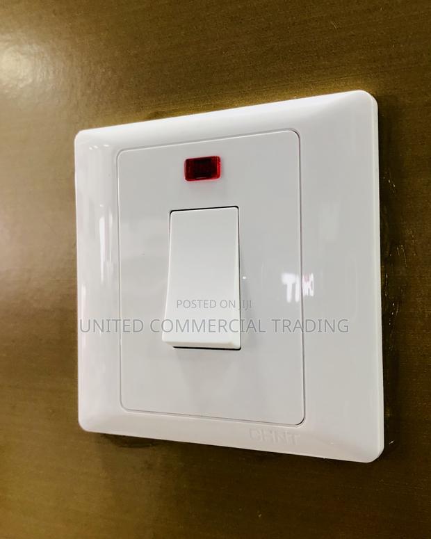 Switch (White) · Photo 4