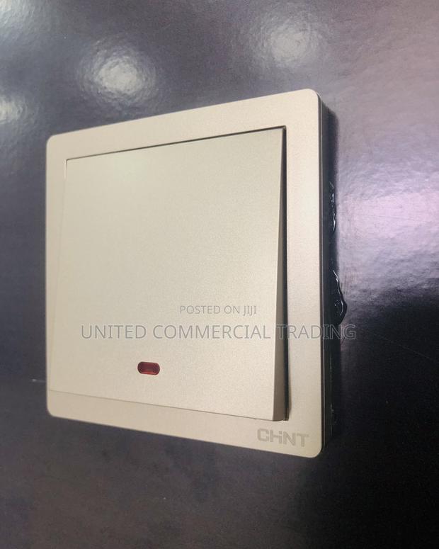 Switch (20A) Gold · Photo 4