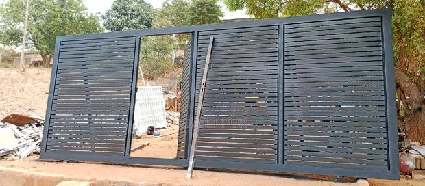 U Transparent Metal Gate photo 2