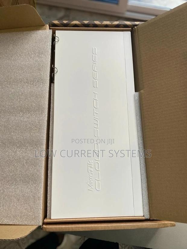 Crs326-24s+2Q+Rm · Photo 3
