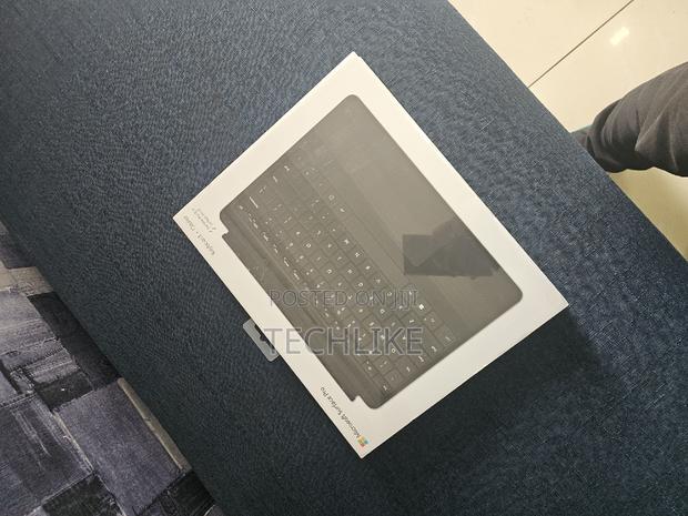 Microsoft Surface Pro 9 Keyboard · Photo 4