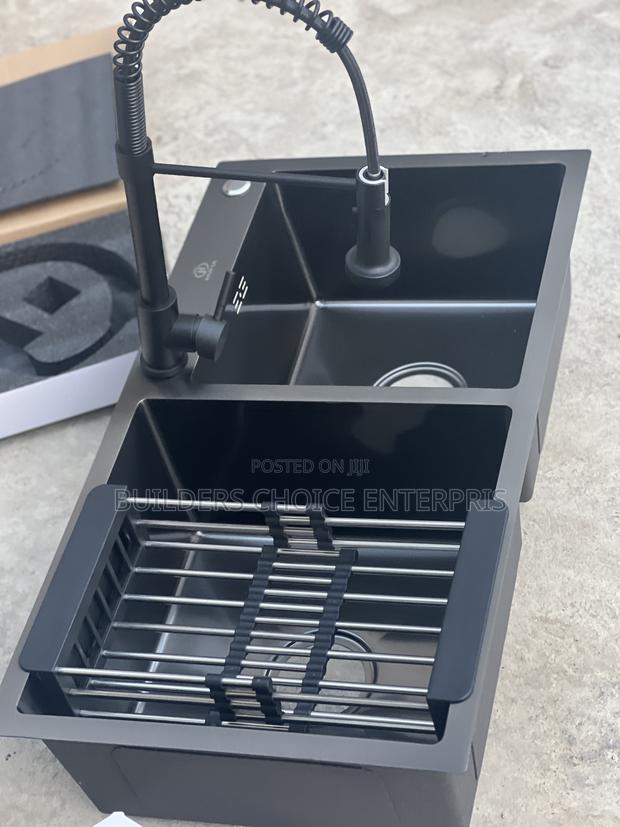 Kitchen Sink Set With Spray Faucet · Photo 4