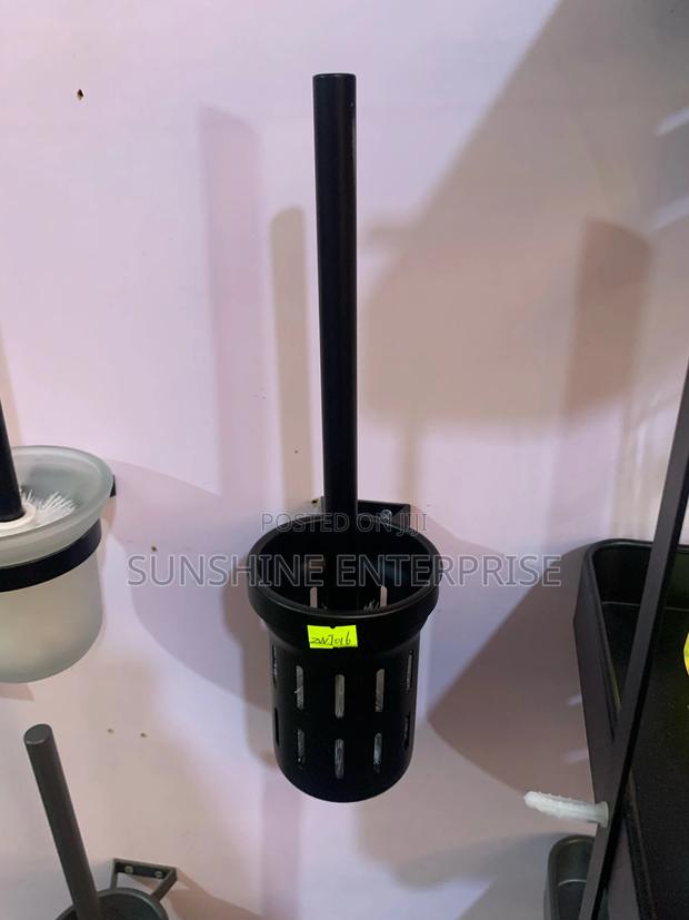 Toilet Brush · Photo 2