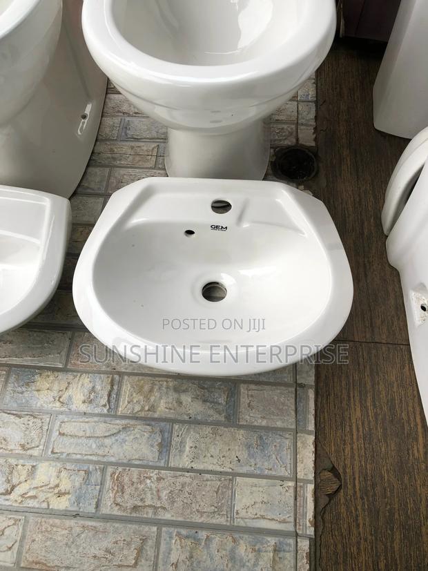 Portable Wall Hanging Wash Hand Basin · Photo 2