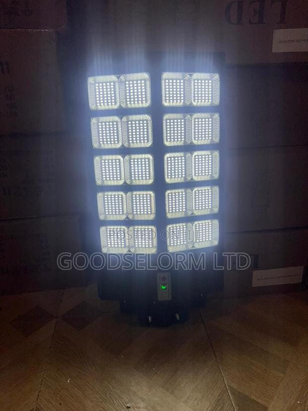 1000W Solar Street Lights With Panels · Photo 4