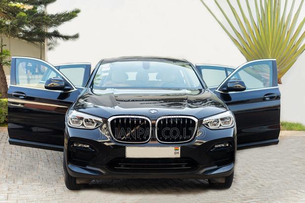 BMW X4 2021 Black photo 2