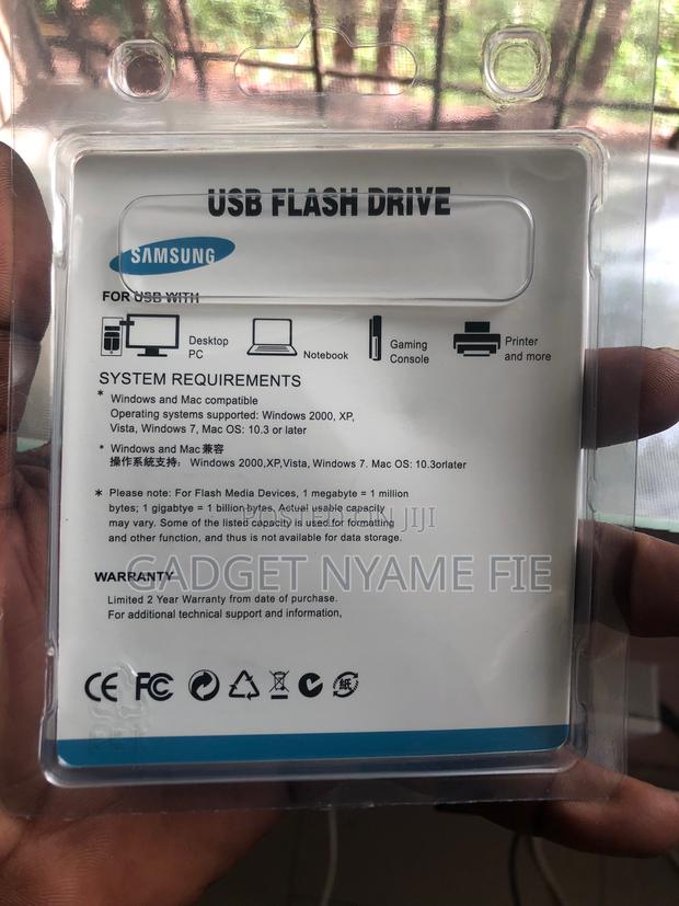 32GB Samsung Pen-Drive · Photo 4