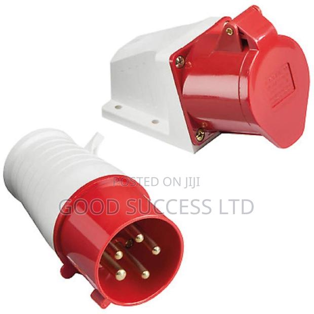 32A Industrial Plug · Photo 3