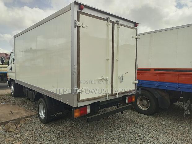 Hyundai Mighty Freezer Box photo 2