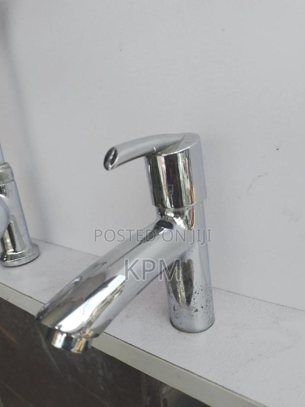 Original Donald Wash-Hand Basin Tap Lifted · Photo 4