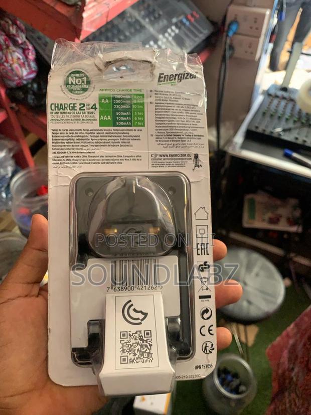 AA Energizer Battery and Charger · Photo 4