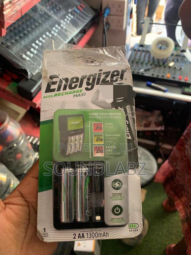 AA Energizer Battery and Charger · Photo 3