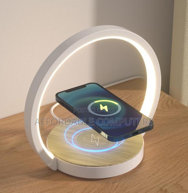 Wireless Charger Desk Lamp · Photo 4