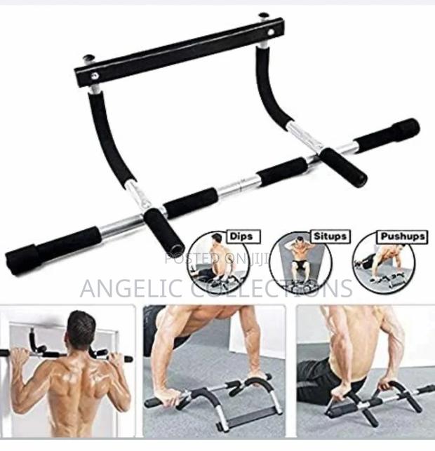 Iron Bar Push Up · Photo 2
