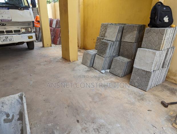 Pavement Tiles and Slabs Installation · Photo 4