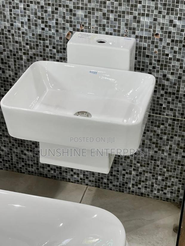 Complete Luxury Wall Hanging Basin · Photo 2