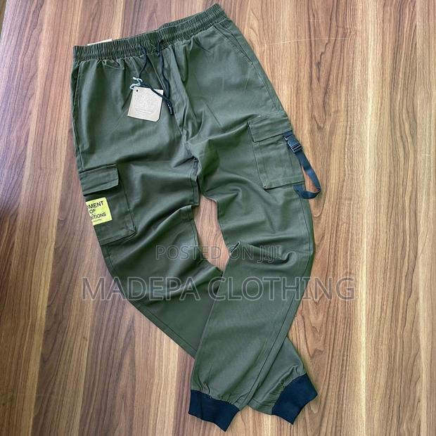 Quality Cargo Pants · Photo 3
