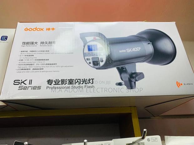 Classic Design Godox SK 400 Studio Flash Led Light. · Photo 2