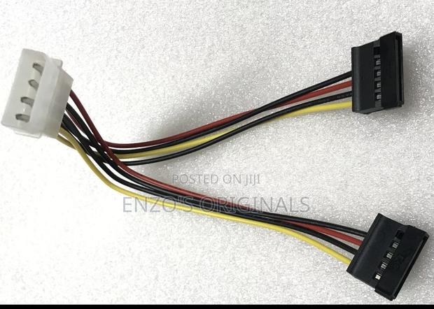 Molex to Dual SATA Power Converter · Photo 4
