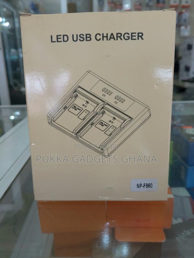 Dual Np-F960 Video Light Charger · Photo 2