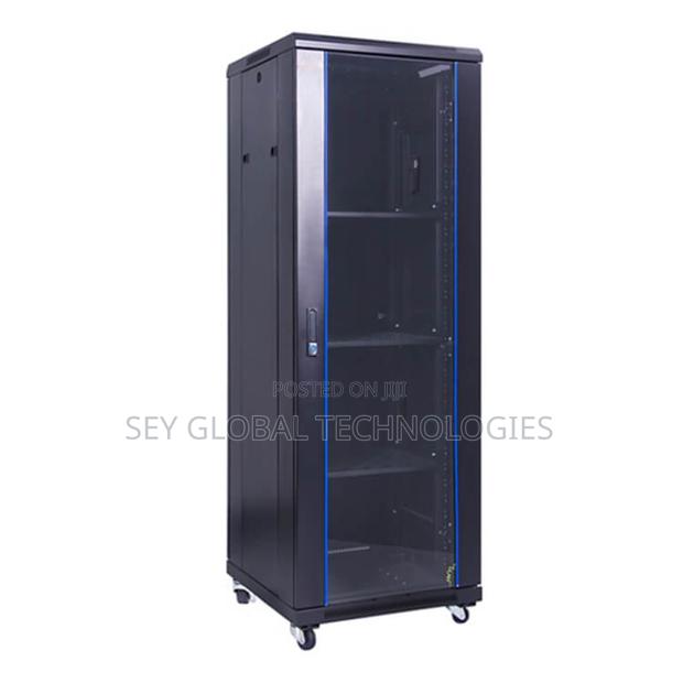 42u Cabinet (800 X 1000) · Photo 2
