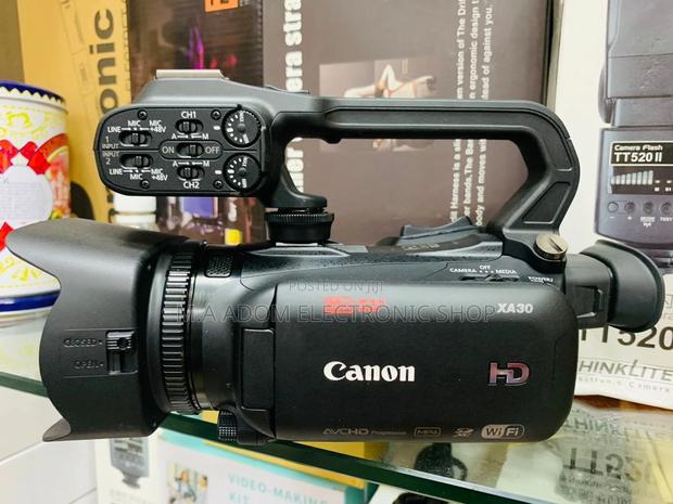 Original Canon Xa30 Professional Handheld Video Camera. · Photo 2
