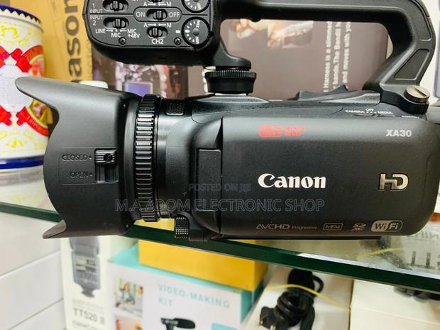 Authentic Canon Xa30 Professional Handheld Video Camera. · Photo 2