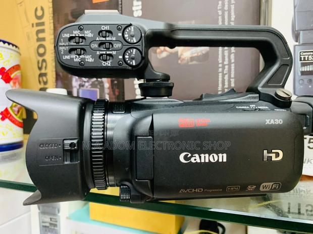 Durable Canon Xa30 Professional Handheld Video Camera. · Photo 2