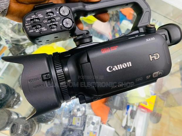Canon Xa30 Professional Handheld Video Camera. · Photo 2