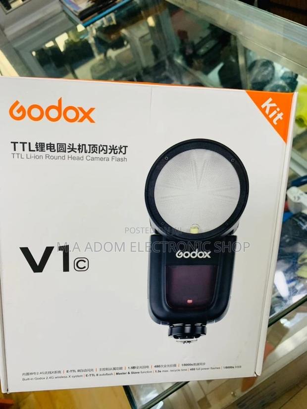 Affordable Godox V1 Round Head Camera Flash. · Photo 2