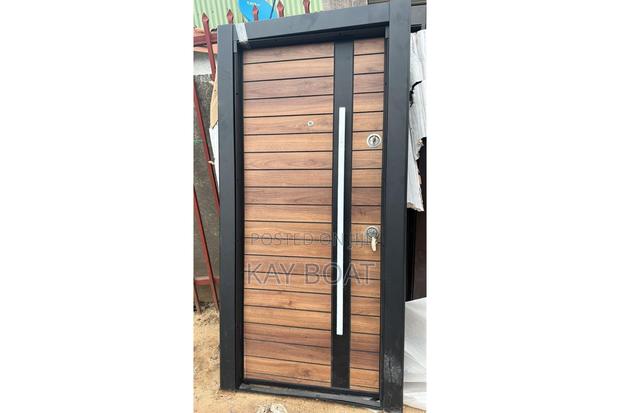 A Wonderful Door With All Accessories · Photo 2