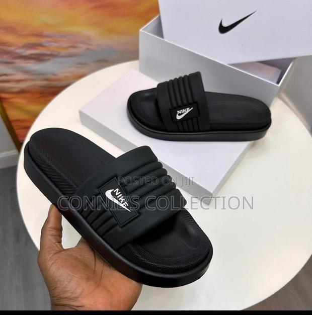 Nike Slippers · Photo 3