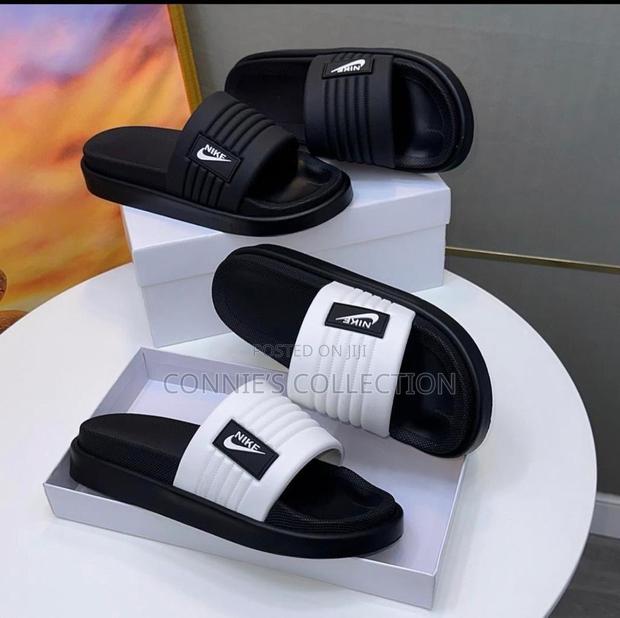 Nike Slippers · Photo 4