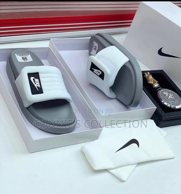 Nike Slippers · Photo 4