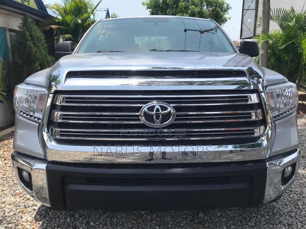 Toyota Tundra 2018 Silver