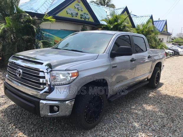 Toyota Tundra 2018 Silver