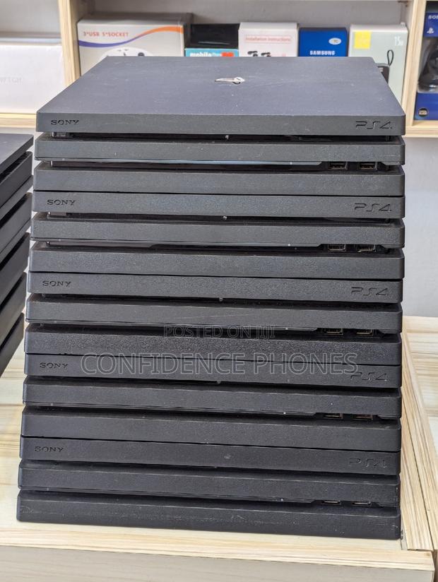 Play Station 4 Pro 1tb With All Accessories