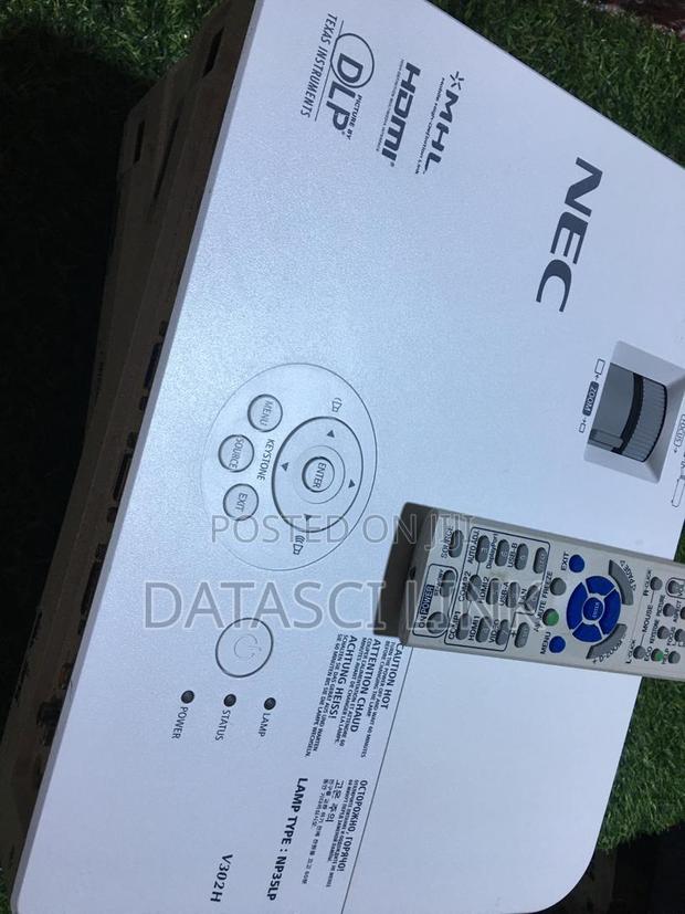 Ultra High UK Pre Owned NEC PROJECTOR photo 4