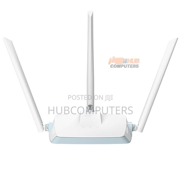 D-Link R04 Eagle PRO Ai N300 Smart Router · Photo 2
