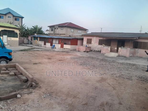2 Plot With Old House for Sale at Kwashieman Traffic · Photo 4